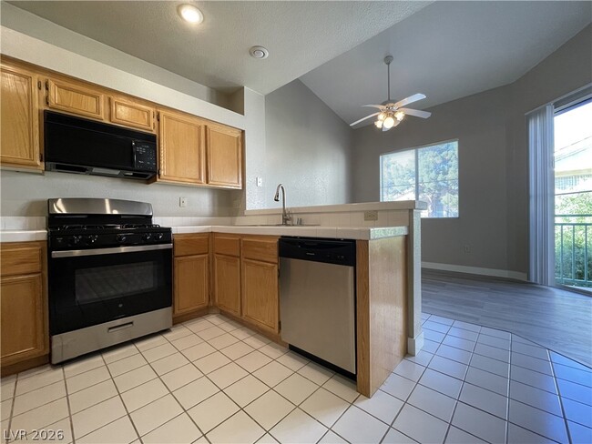 Building Photo - 5155 W Tropicana Ave
