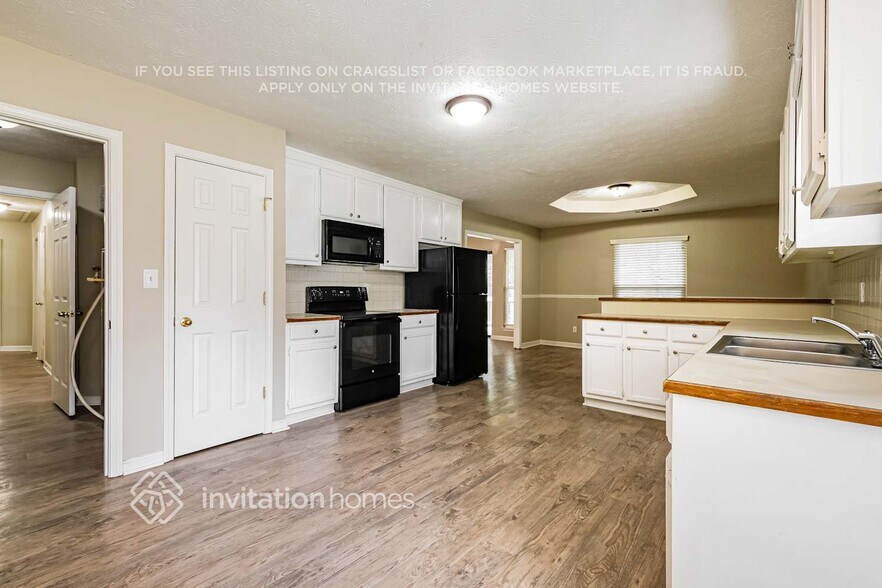 Building Photo - 1570 Canberra Dr