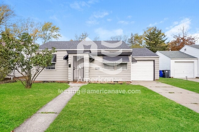 Building Photo - 2031 N Green Rd