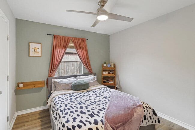 Building Photo - 5725 Ventura Ln