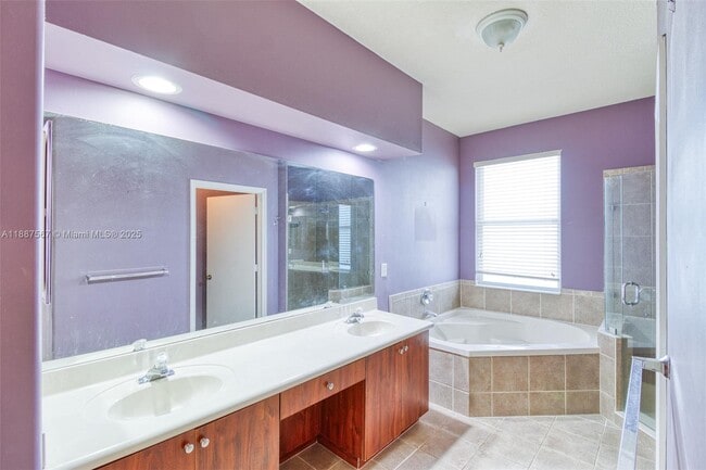 Building Photo - 3769 SW 51st St