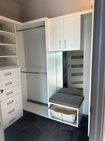 Primary bedroom walk-in closet - 1000 Warrington Rd