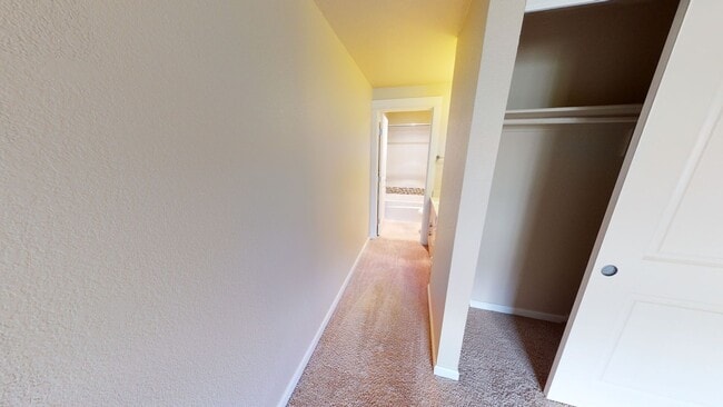 Building Photo - Kirkland 2BR Condo Near Waterfront, Shops & Trails, 2 parking spaces