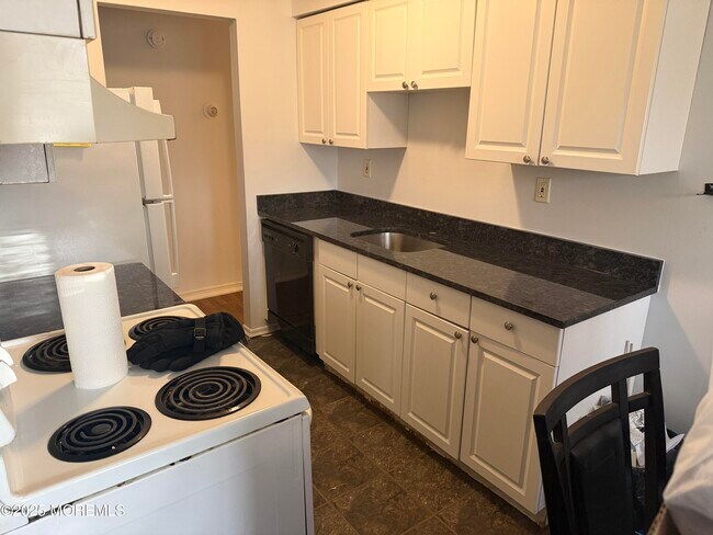 Building Photo - 76 Manchester Ct