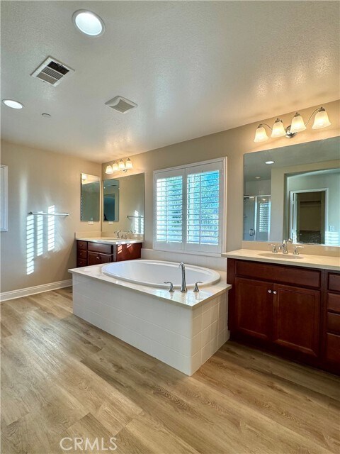 Building Photo - 13945 Barnett Ln