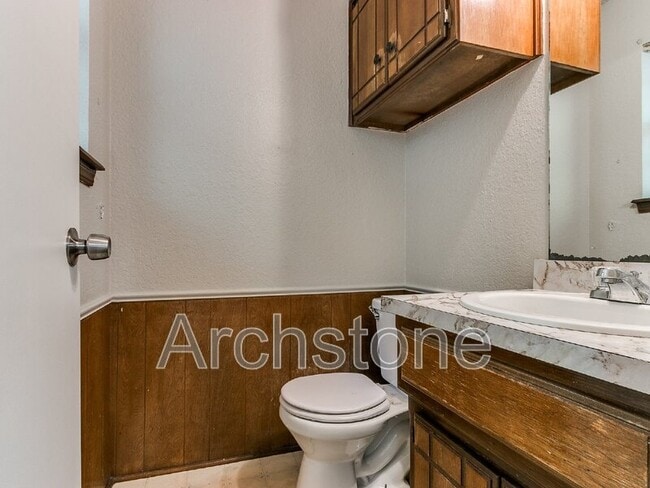 Building Photo - 5216 Coble St