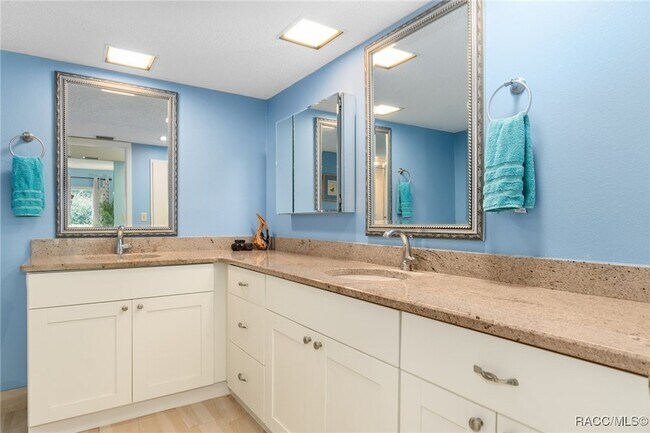 Building Photo - 5 Cypress Run