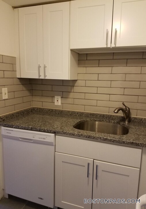 Building Photo - 524 Putnam Ave