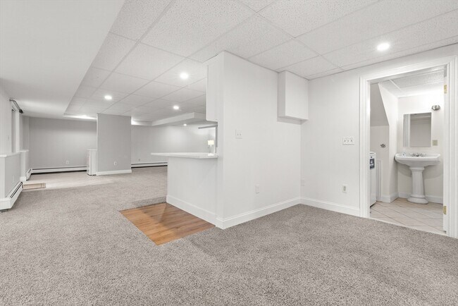 Building Photo - 10 Deer Hill Farm Rd