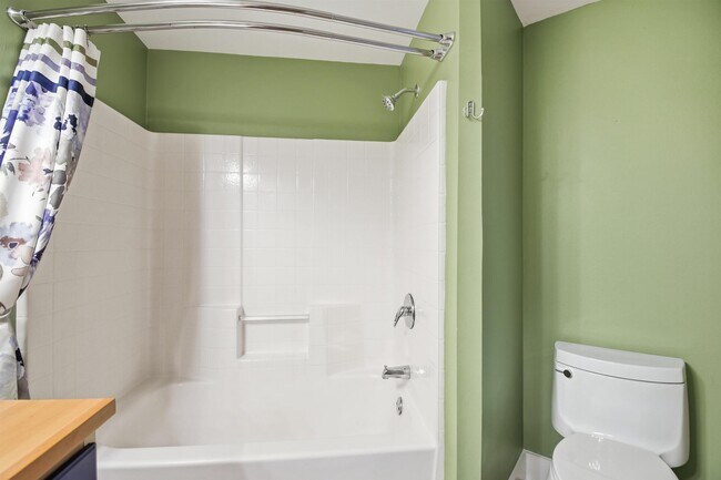 Building Photo - 2005 Mariposa Vista Ln