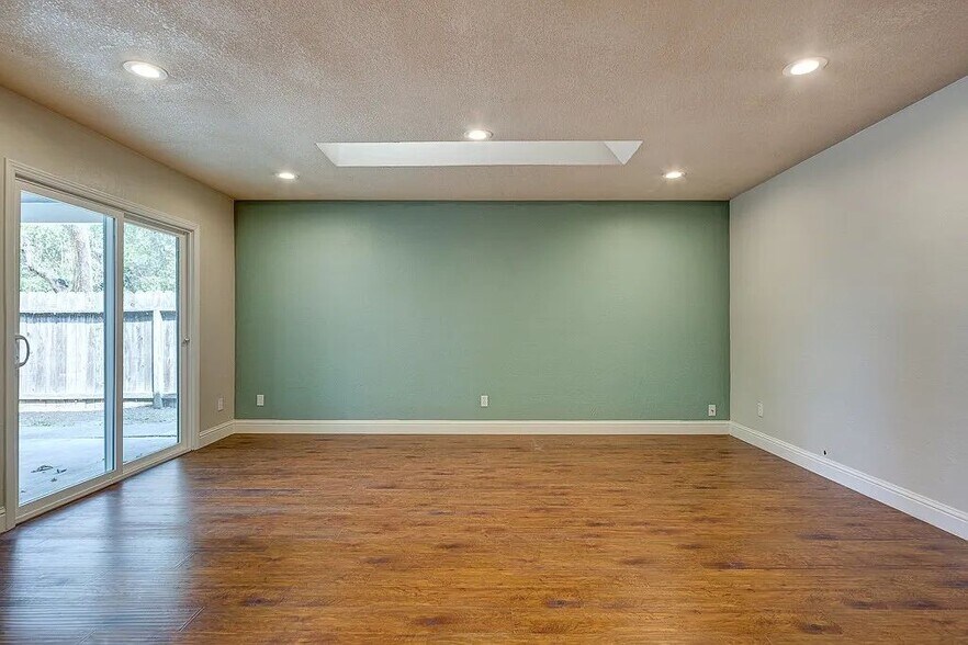 Building Photo - 5923 Revelstok Dr