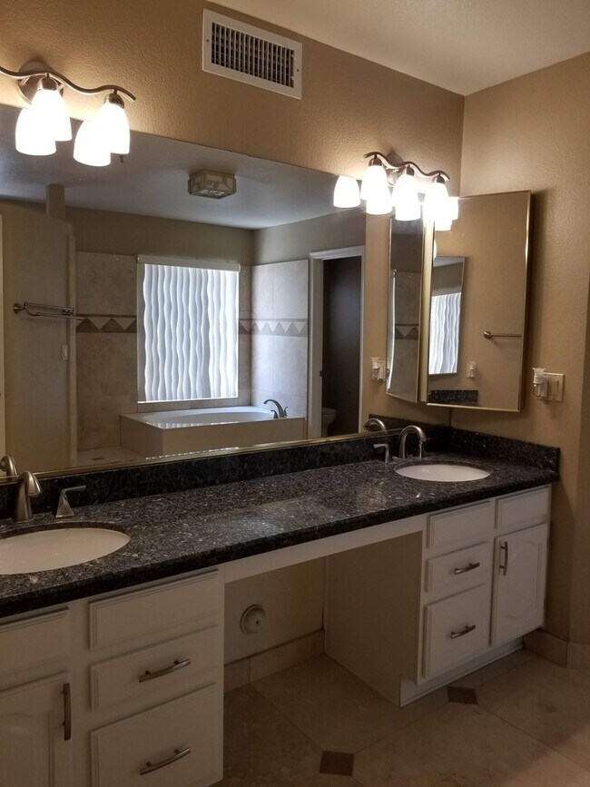 Building Photo - GORGEOUS Over 3500 SQFT 5 BED 4 BATH HOME in Scottsdale