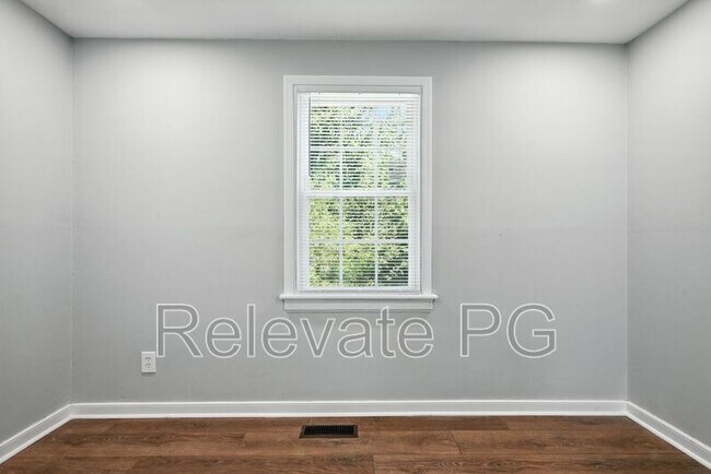 Building Photo - 1600 Glenside Dr