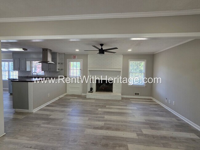 Building Photo - 7016 Skyline Dr
