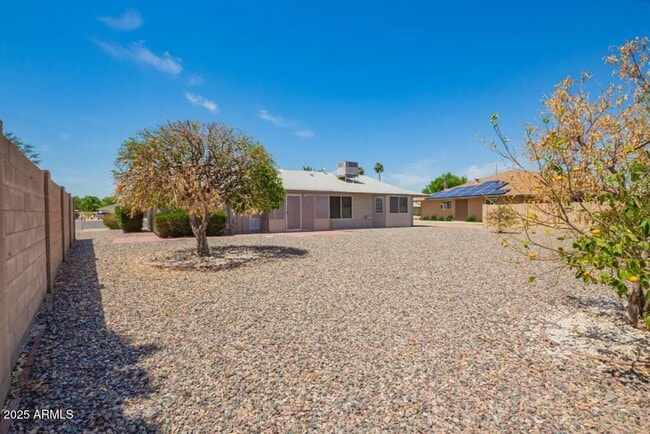 Building Photo - 17615 N Whispering Oaks Dr