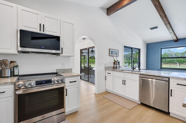 Building Photo - 14704 Black Bear Rd