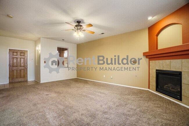 Building Photo - FANTASTIC 3-Bedroom 2-1/2 bath Home in ANDERSON HILLS NEIGHBORHOOD