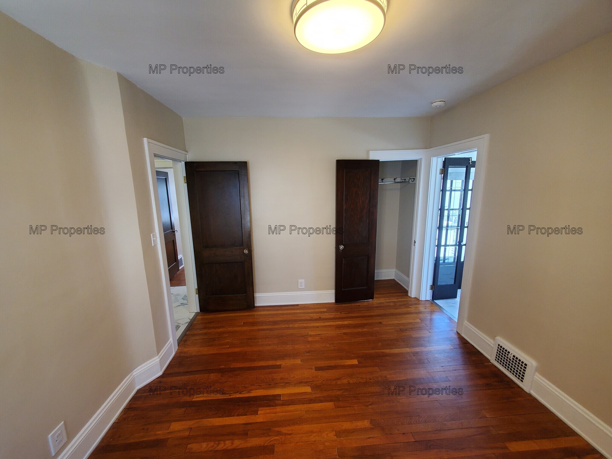 Building Photo - 1302 Hathaway Ave
