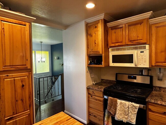 Building Photo - Price Reduced! Beautiful Home For Rent In ...