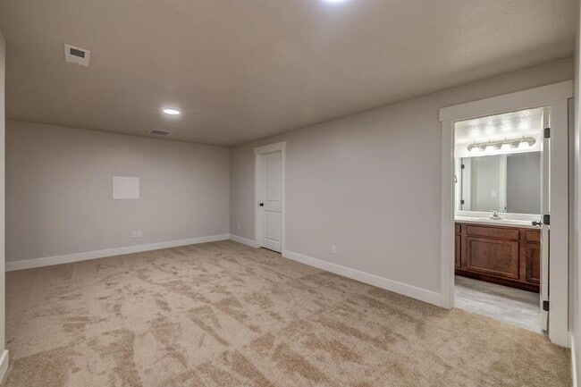 Building Photo - 3904 Hardman Way