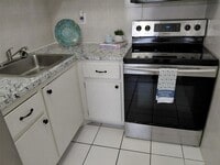 Building Photo - 1433 SW 24th Ct