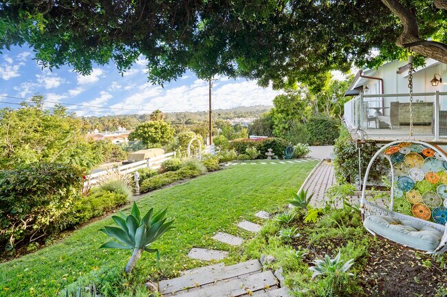 Building Photo - 6363 ZUMIREZ Dr