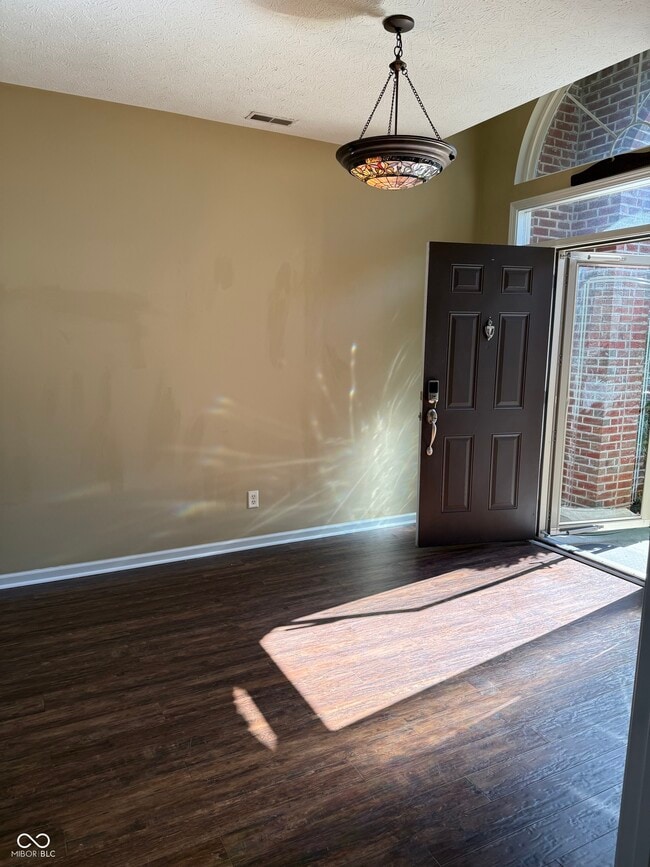 Building Photo - 1055 Woodfield Ct