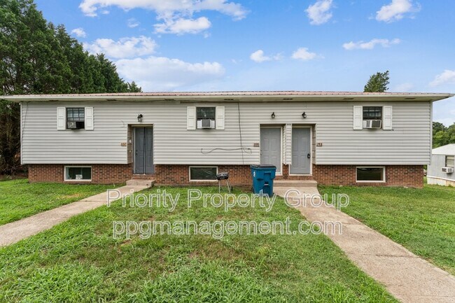 Building Photo - 218 Lovelace Rd
