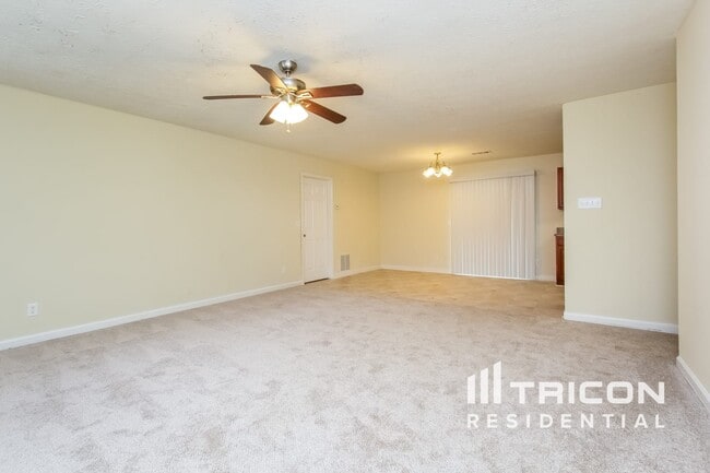 Building Photo - 3276 Lancer Dr