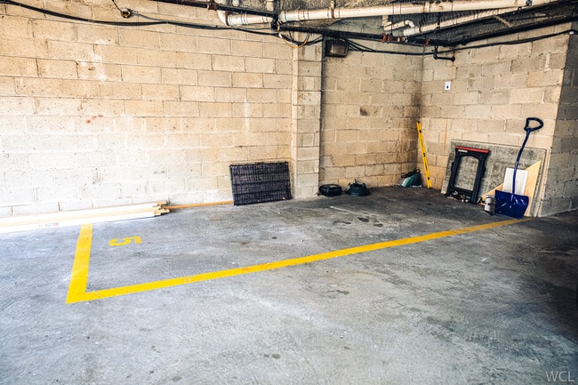 Building Photo - 318 PARK Ave