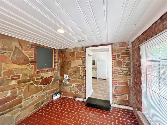 Building Photo - 5314 Stoneleigh Ave
