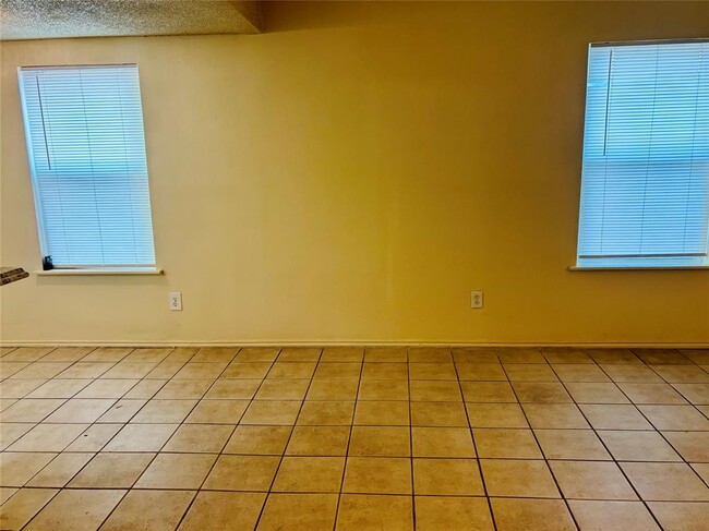 Building Photo - 1206 Tartan Ln