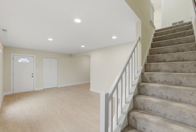 Building Photo - 763 Wellington Ave