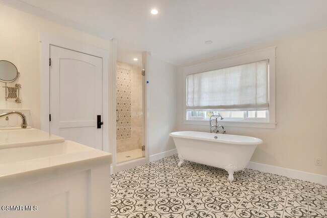 Building Photo - 2076 Hillsbury Rd