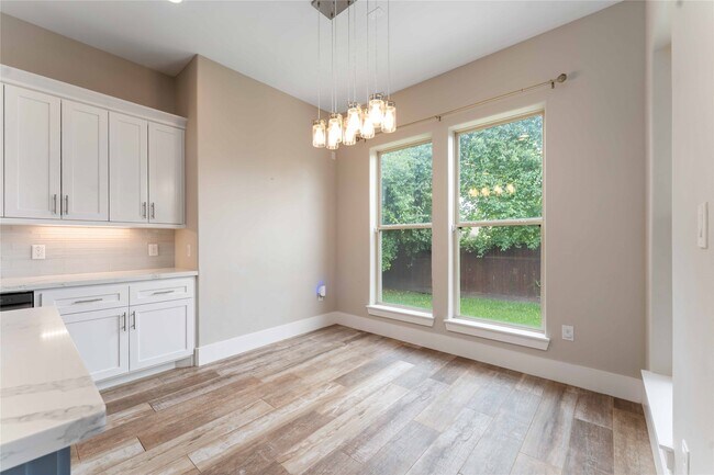 Building Photo - 4310 Fernwood Dr