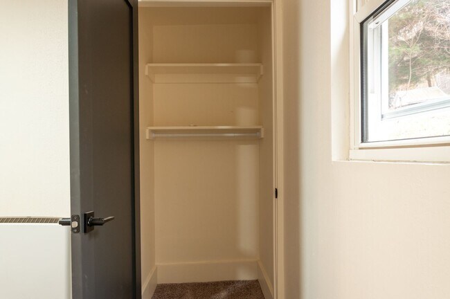 Building Photo - 3br/2bath Custom Remodeled Home Near Okemo