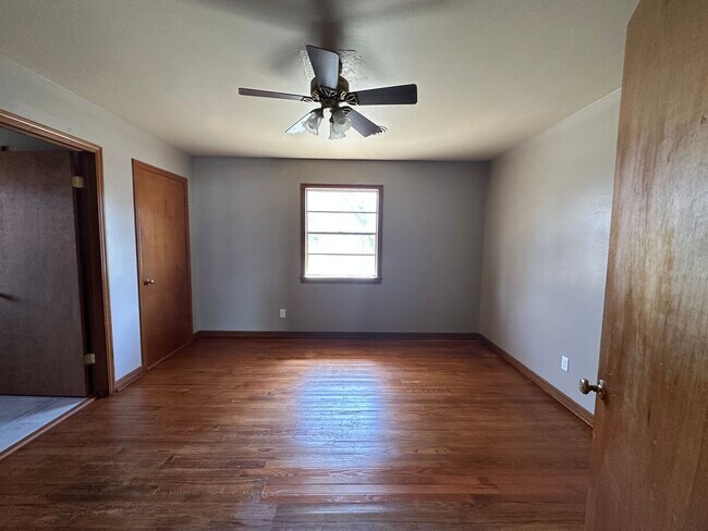 Building Photo - **COMING SOON ON JULY 1ST, 2026** Introducing a charming 3-bedroom, 2.5-bathroom home located in ...