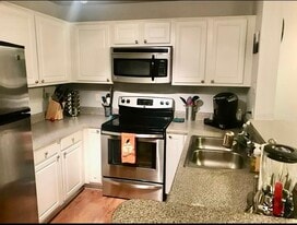 Building Photo - 8889 Caminito Plaza Centro