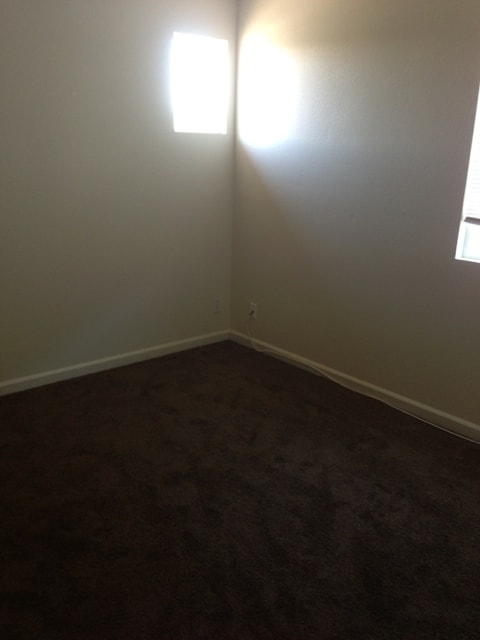 Building Photo - Los Banos, Large 2 story 5 bedroom 3 full ...