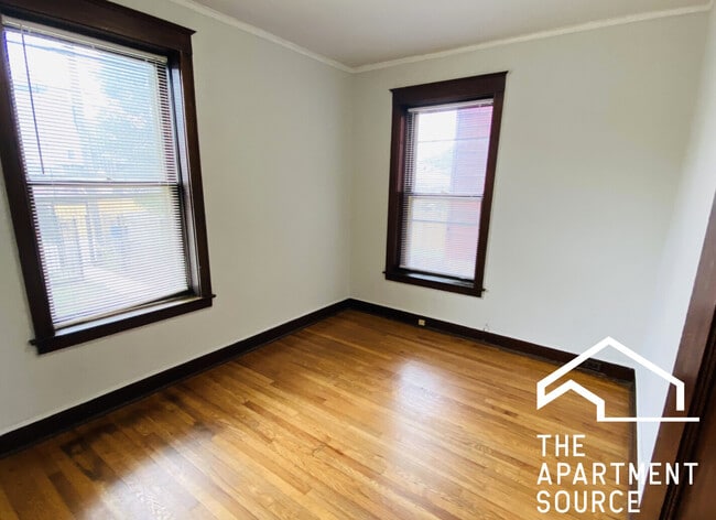 Building Photo - 4040 W Dickens Ave