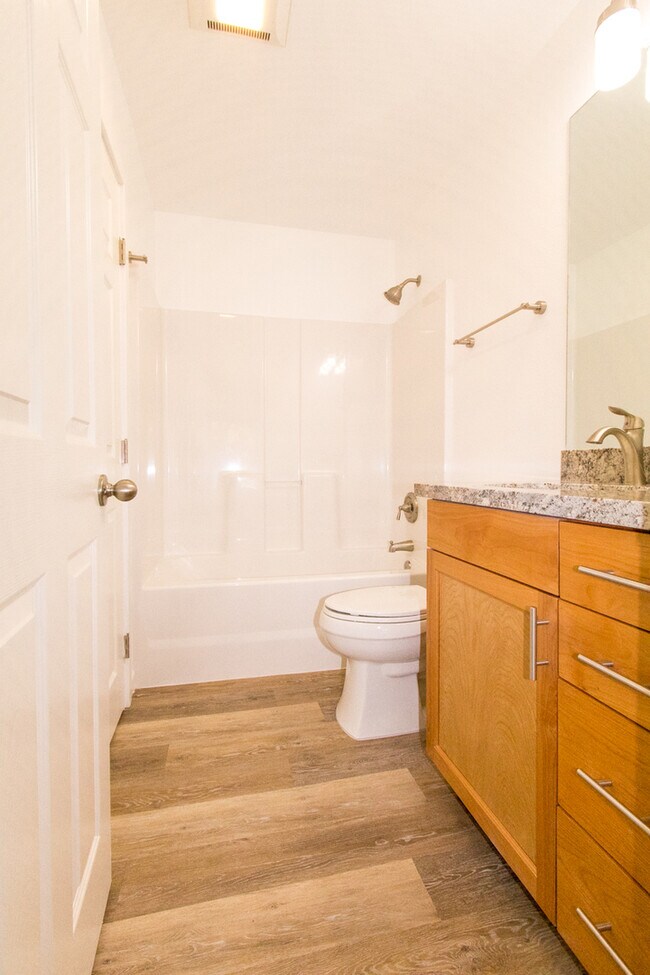 Building Photo - Elegantly Upgraded 2 Bed/1 Bath Condo in UTC with Private Patio/Washer & Dryer!