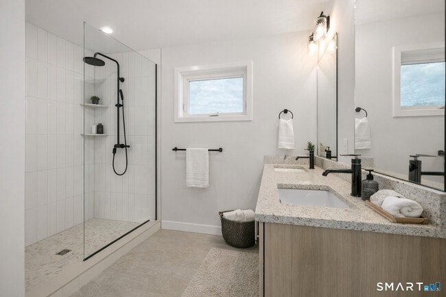 Building Photo - 130 N Main St