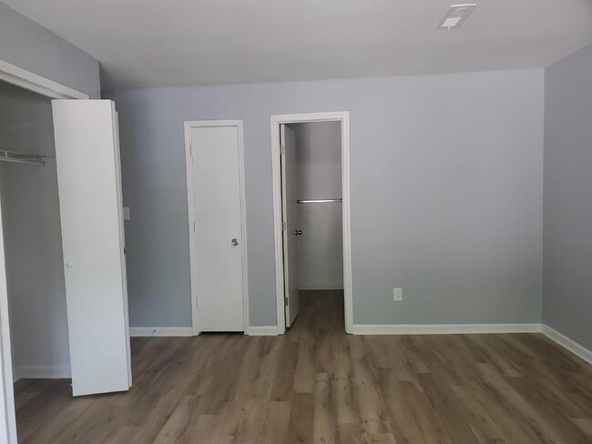 Building Photo - Coming soon!!!  "Chic 2-Bed, 2-Bath Retrea...