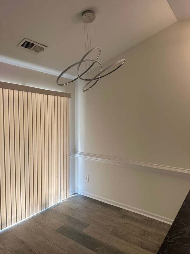 Building Photo - All NEW Interior and CLOSE TO EVERYTHING!