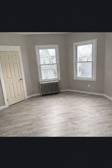 Building Photo - 52 Hilton St