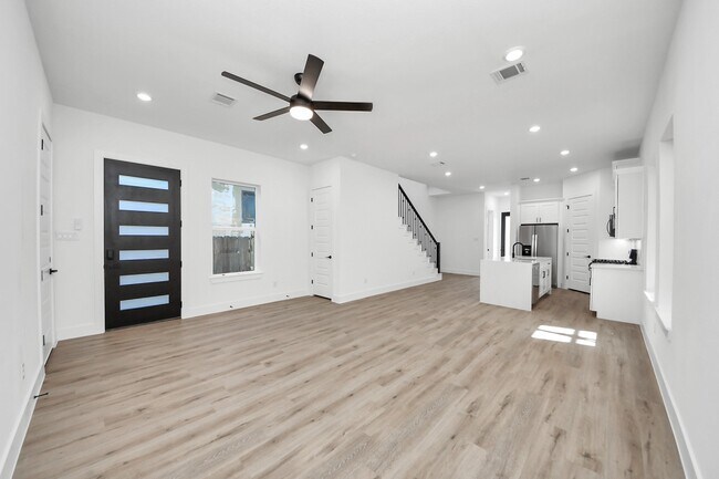 Building Photo - 3310 Hardy St