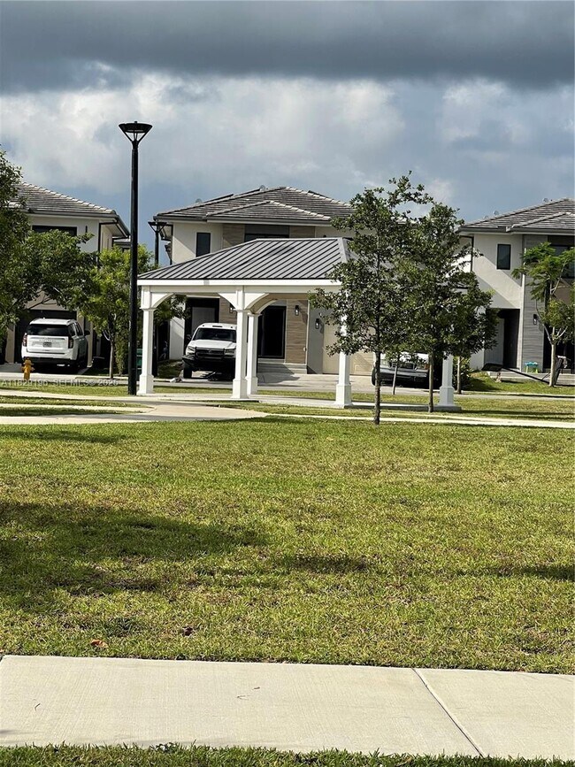 Building Photo - 254 NW 11th Ct