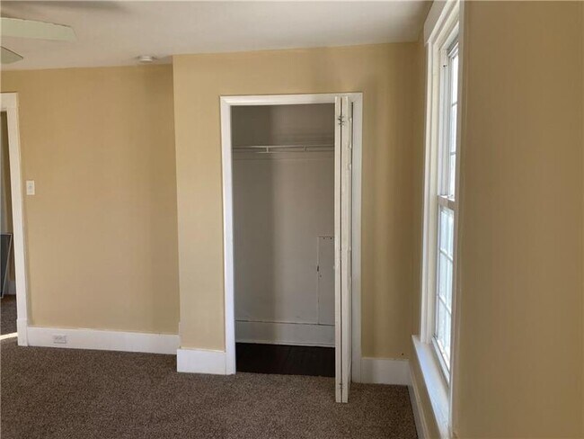 Building Photo - 106 Church Ave