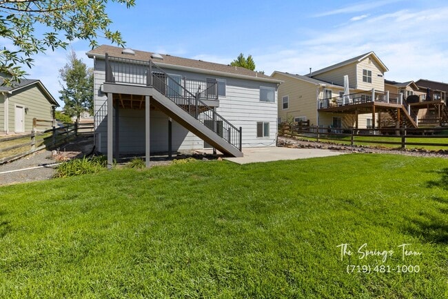 Building Photo - Spacious Ranch-Style 5-Bedroom in The Heig...