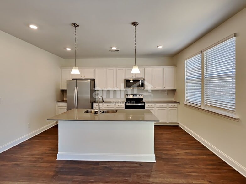 Building Photo - 617 Rivermist Dr